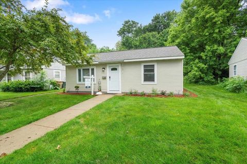 Photo of 36 Craig Avenue, Madison, WI 53705 (MLS # 2006353)