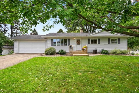 Photo of 510 Westlawn Circle, Verona, WI 53583 (MLS # 2032683)