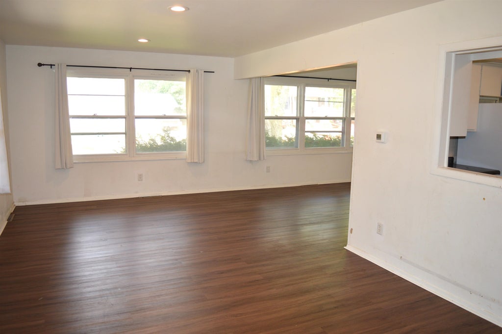 1527351 Real Estate Search