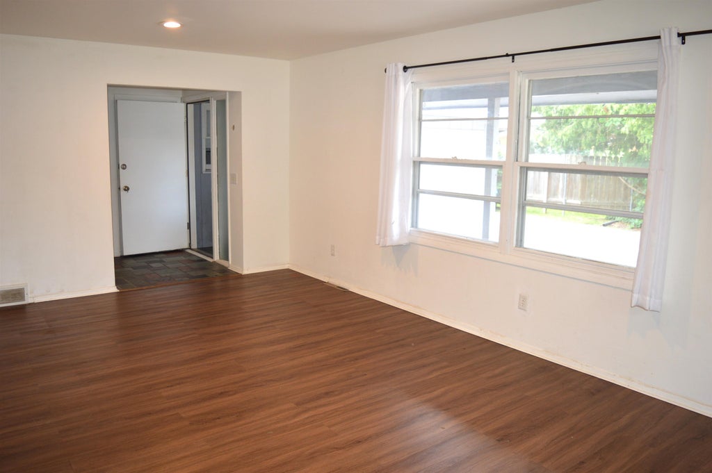 163524482 Real Estate Search