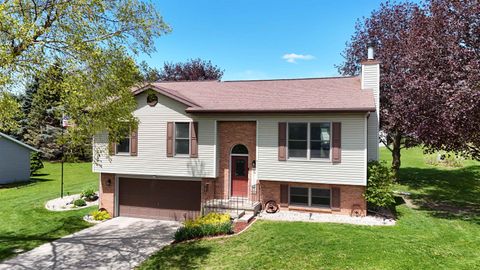 Photo of 516 W Mohawk Trail, DeForest, WI 53532 (MLS # 2022590)