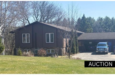 Photo of 520 Rockview Court, Watertown, WI 53094 (MLS # 2019143)
