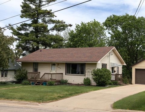 1009 N Union Street, Dodgeville, WI 53533 - #: 2000228