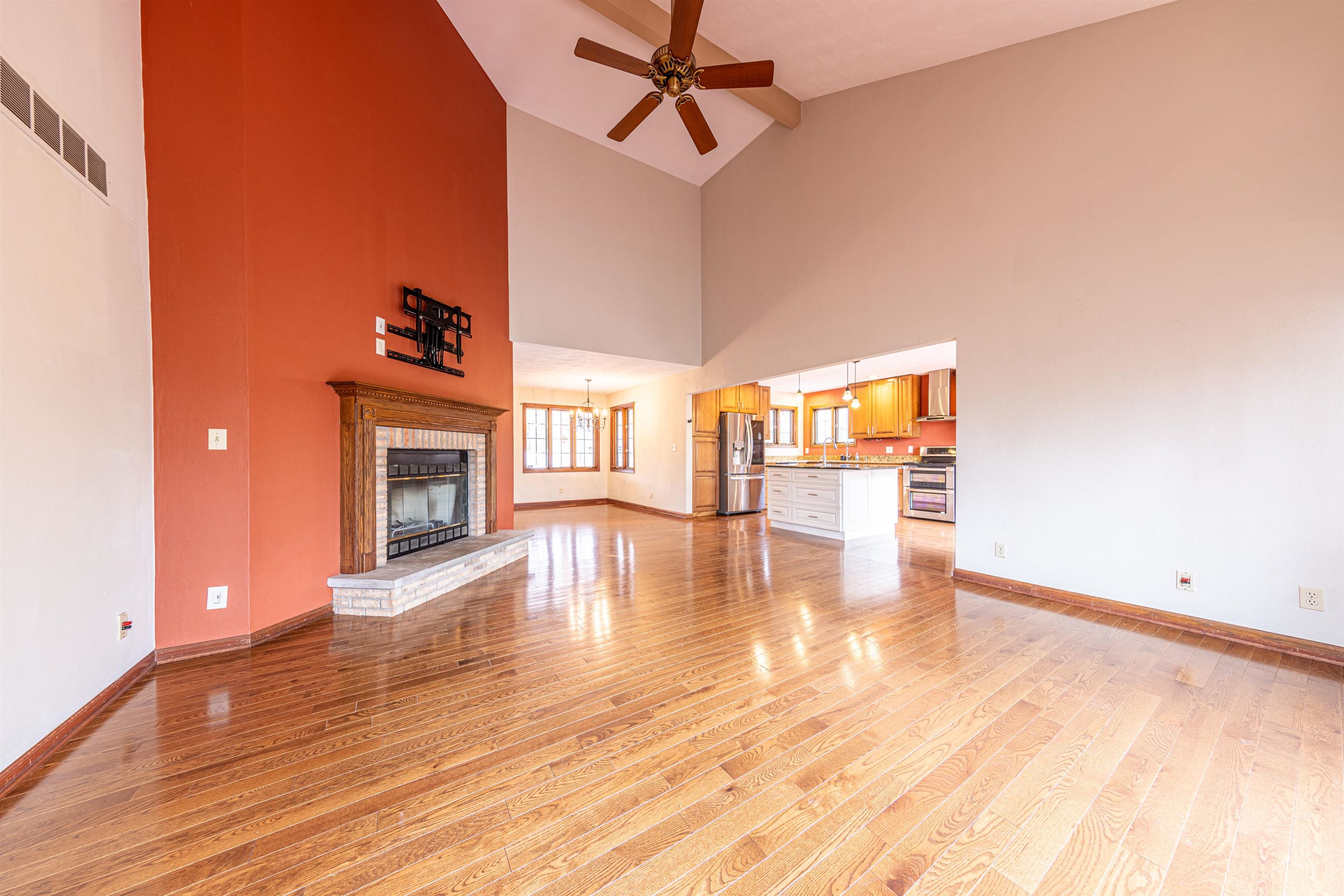 2426 W Juniper Ridge Court