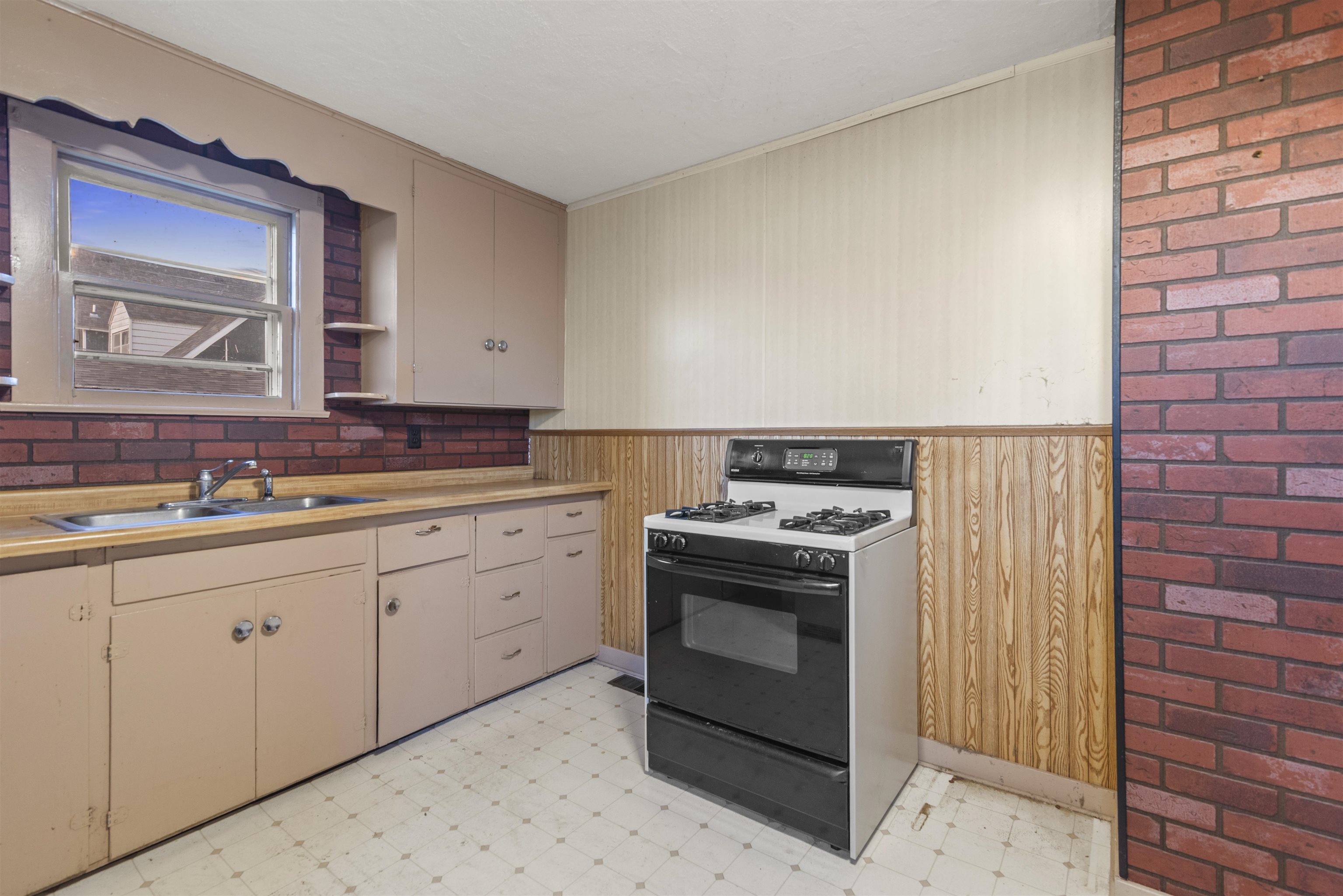 Stoddard, Wisconsin 54658, United States, 1 Bedroom Bedrooms, ,1 BathroomBathrooms,Residential,Active,217386