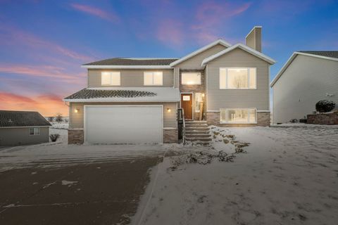 Photo of 1032 VISTA RIDGE Drive, Mount Horeb, WI 53572 (MLS # 2014339)