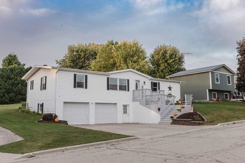 Photo of 209 E Madison Street, Dodgeville, WI 53533 (MLS # 2010093)