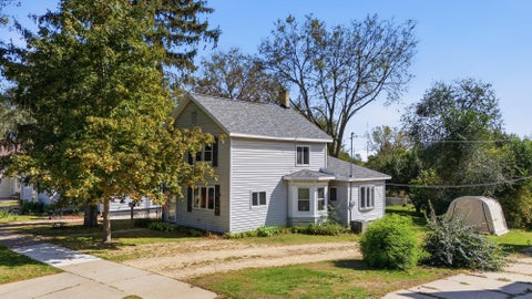 Photo of 816 E Cook Street, Portage, WI 53901 (MLS # 2034674)