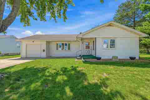 Photo of 520 Park Street, Juneau, WI 53039 (MLS # 2031272)