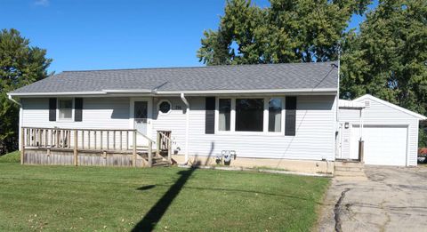Photo of 716 E Holum Street, DeForest, WI 53532 (MLS # 2010515)