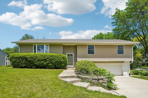 Photo of 6902 Donna Drive, Middleton, WI 53562 (MLS # 2024439)