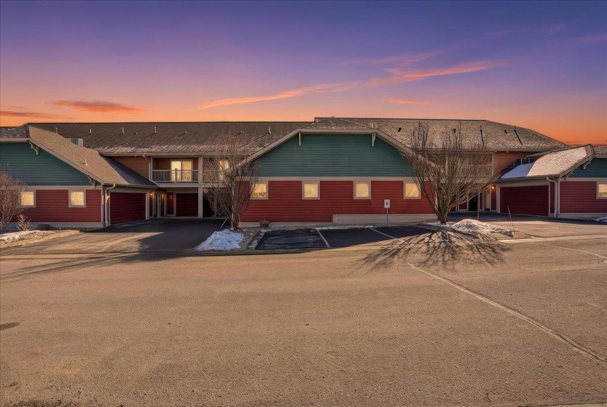 133 E Railroad Street 203