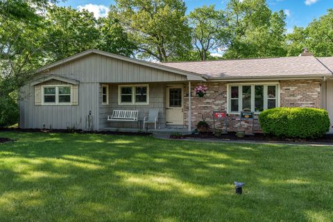 Photo of 640 Adventure Court, Beloit, WI 53511 (MLS # 2023849)