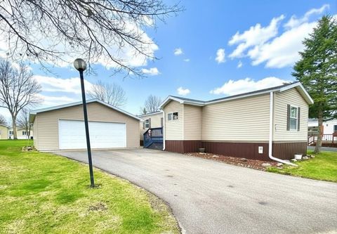 Photo of 78 Edgewater Court, Rhinelander, WI 54501 (MLS # 2022692)
