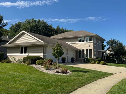 Photo of 4101 Castlemoor Drive, Janesville, WI 53546 (MLS # 2032592)