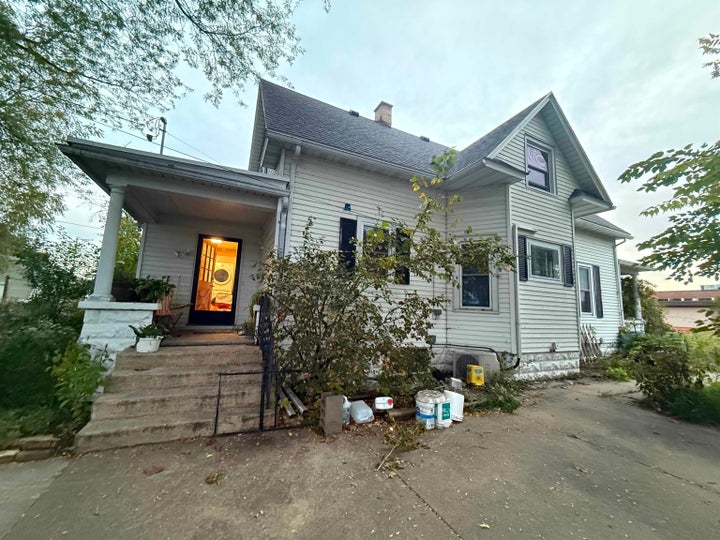 Photo 1 of 21 — 409 S Wacouta Avenue, Prairie du Chien, WI 53821