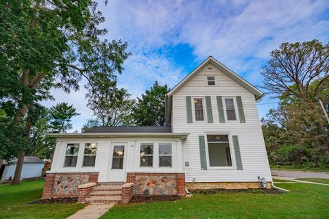 Photo of 903 W Conger Street, Whitewater, WI 53190 (MLS # 2008343)