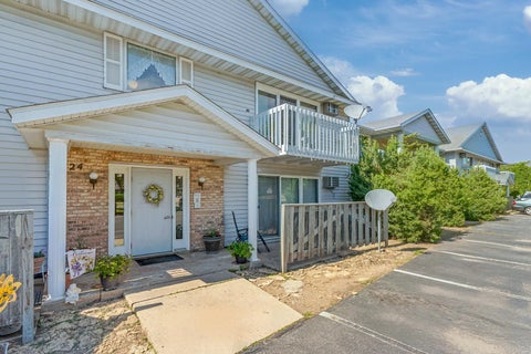 Photo of 16 W Klubertanz Drive, Sun Prairie, WI 53590 (MLS # 2025423)