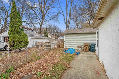 Tiny photo for 1802-1806 LOFTSGORDON Avenue, Madison, WI 53704 (MLS # 2012400)