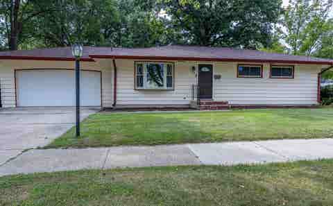 Photo of 1634 S Arch Street, Janesville, WI 53546 (MLS # 2029905)