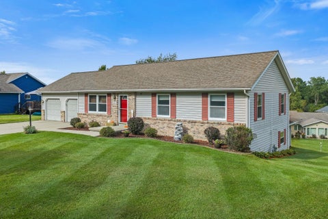 Photo of 2217 Winfield Drive, Reedsburg, WI 53959 (MLS # 2032769)