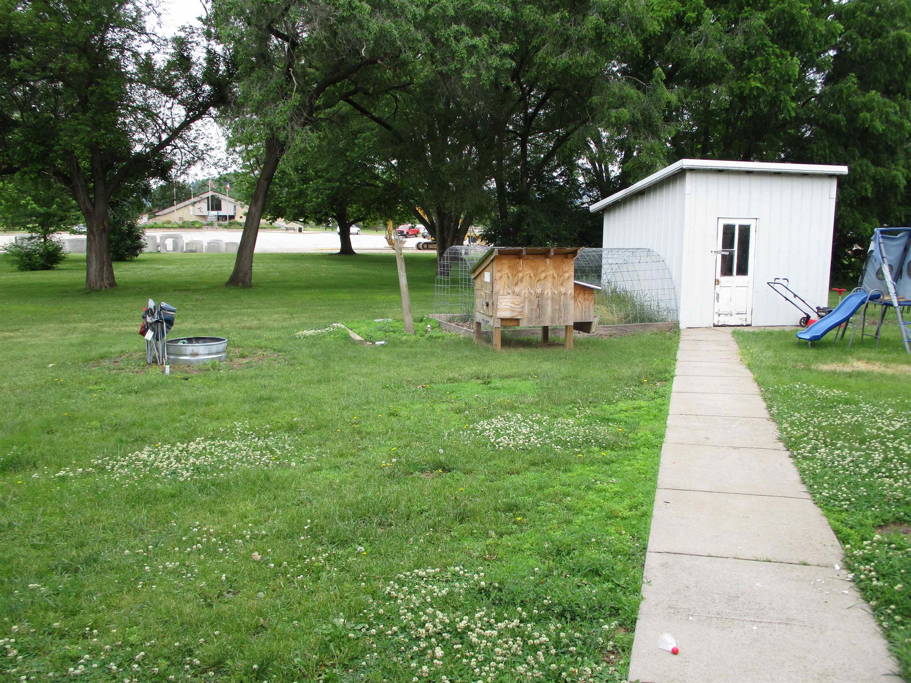 215 S Prairie Street - Photo 2
