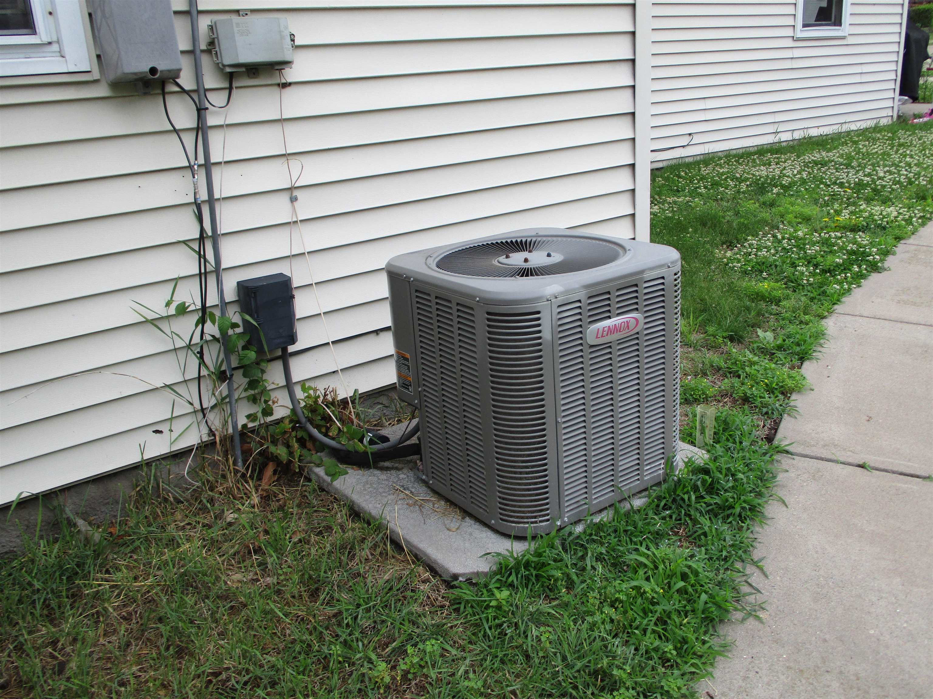 215 S Prairie Street - Photo 4