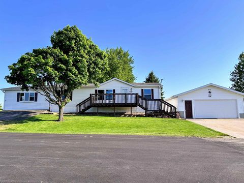 318 Breezy Pointe Loop McGregor IA 52157