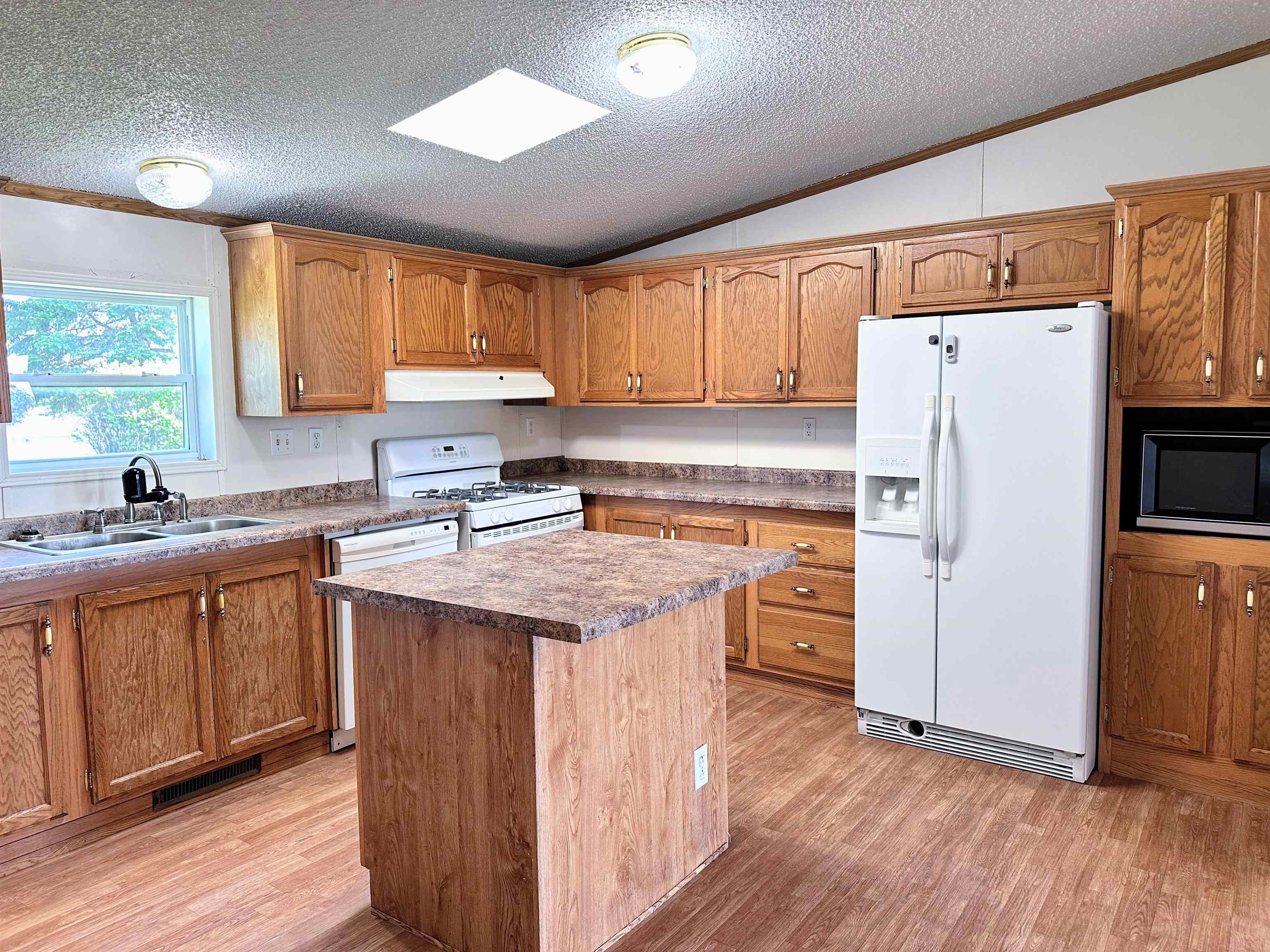 318 Breezy Pointe Loop