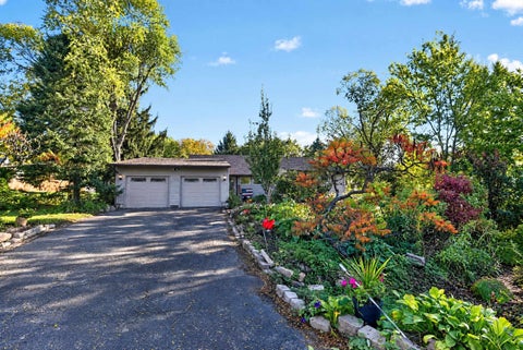 Photo of 1426 RAVENOAKS Trail, Oregon, WI 53575 (MLS # 2034630)