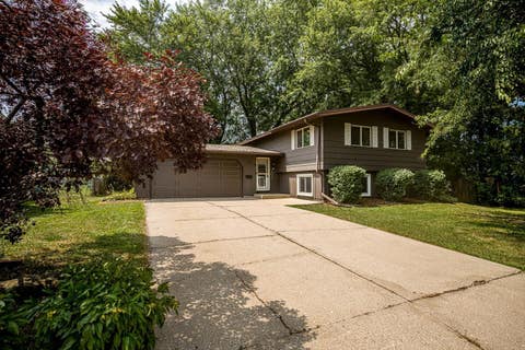Photo of 2627 10th Avenue, Monroe, WI 53566 (MLS # 2029026)