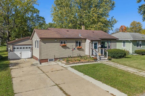 Photo of 538 Ellinwood Avenue, Reedsburg, WI 53959 (MLS # 2034574)