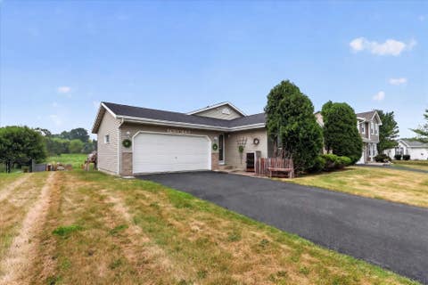 Photo of 2306 Pine View Lane, Janesville, WI 53546 (MLS # 2028524)