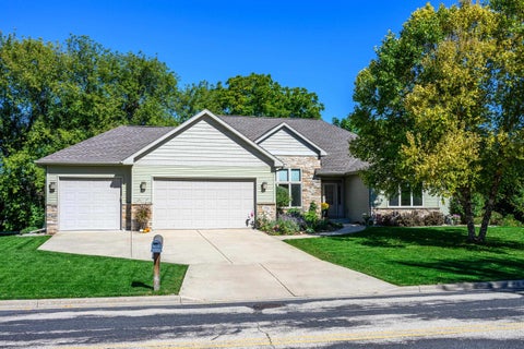Photo of 2052 Corinth Drive, Sun Prairie, WI 53590 (MLS # 2034914)