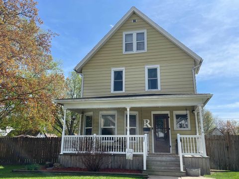Photo of 408 7th Street, Baraboo, WI 53913 (MLS # 2022070)
