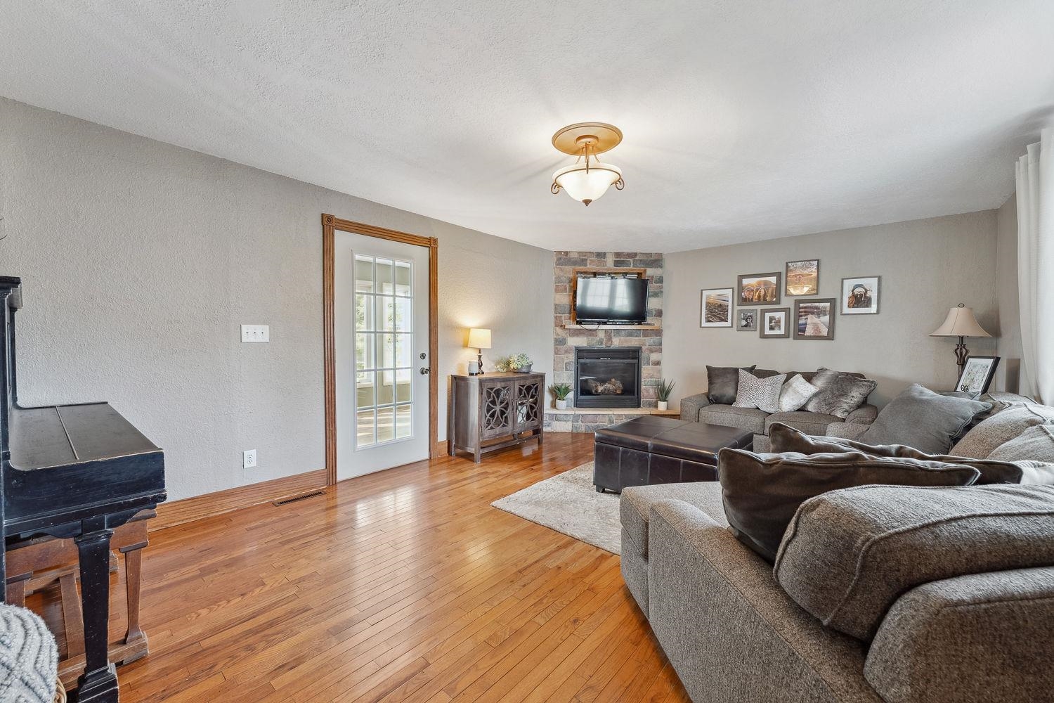 Wonewoc, Wisconsin 53968, United States, 3 Bedrooms Bedrooms, ,2 BathroomsBathrooms,Residential,Active,108444