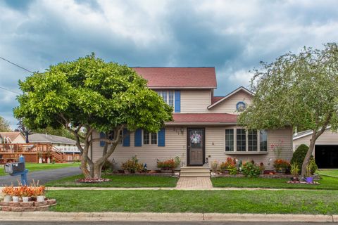Photo of 211 Warren Street, Albany, WI 53502 (MLS # 2009541)