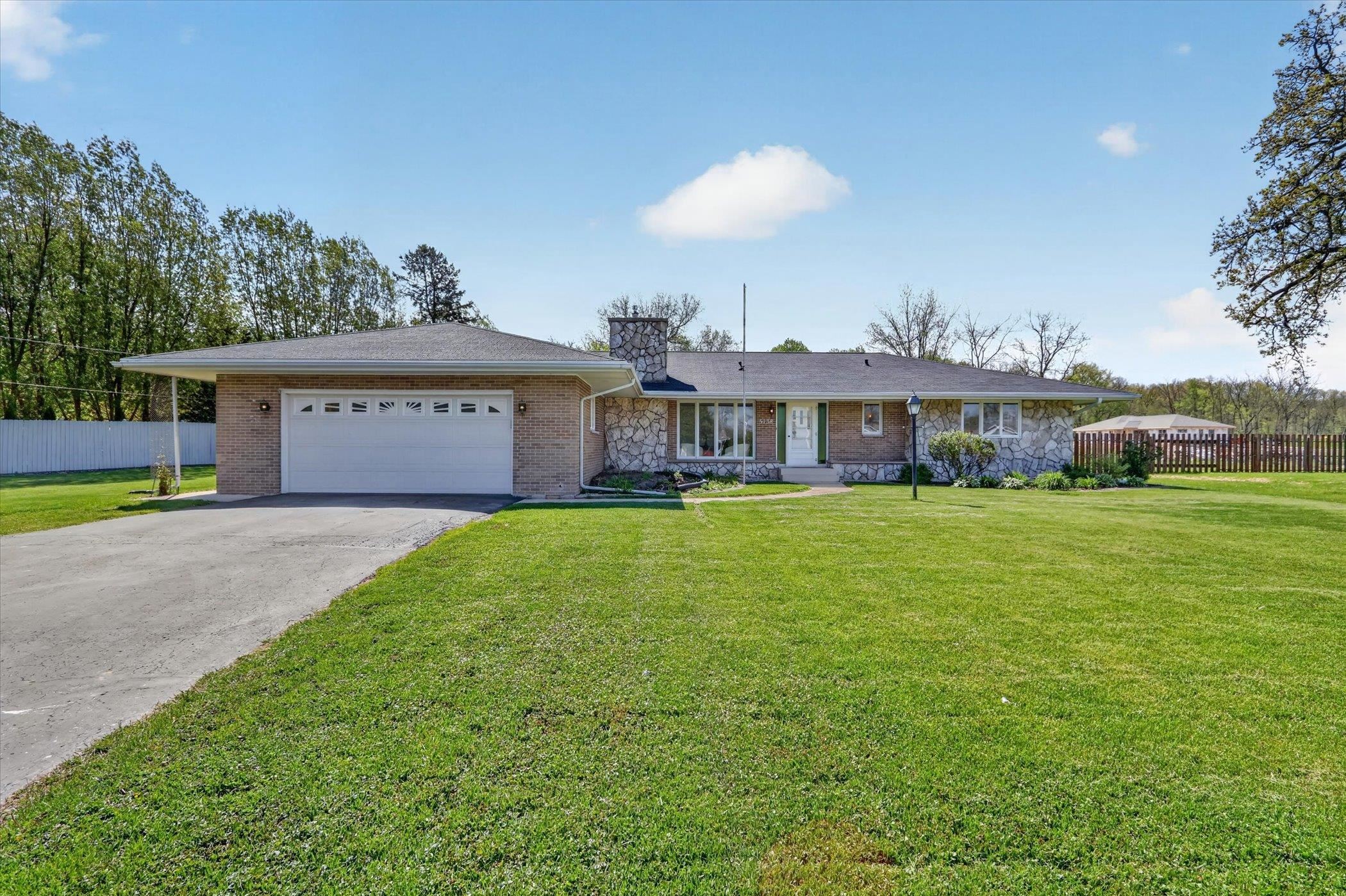5138 E County Road S - Photo 2
