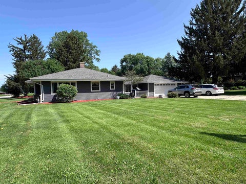 Photo of 1331 S Crosby Avenue, Janesville, WI 53546 (MLS # 2027042)
