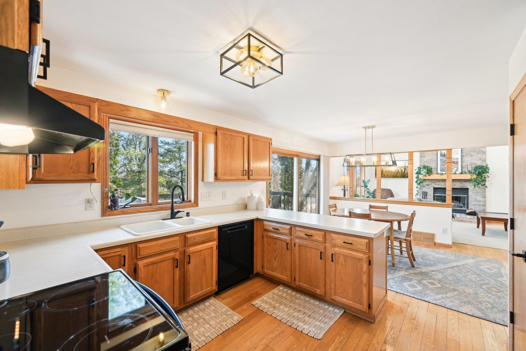 Madison, Wisconsin 53719, United States, 3 Bedrooms Bedrooms, ,4 BathroomsBathrooms,Residential,Pending,82875