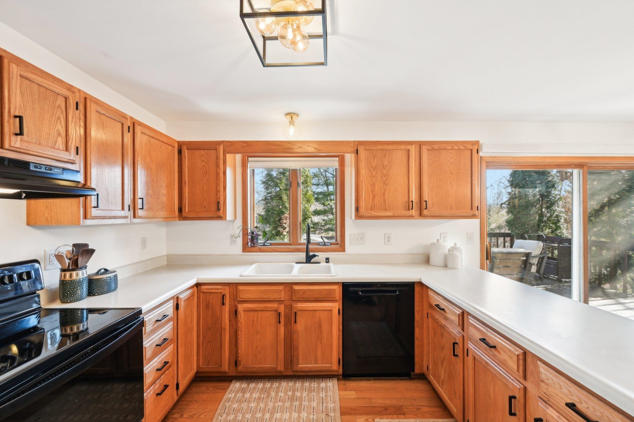 Madison, Wisconsin 53719, United States, 3 Bedrooms Bedrooms, ,4 BathroomsBathrooms,Residential,Pending,82875