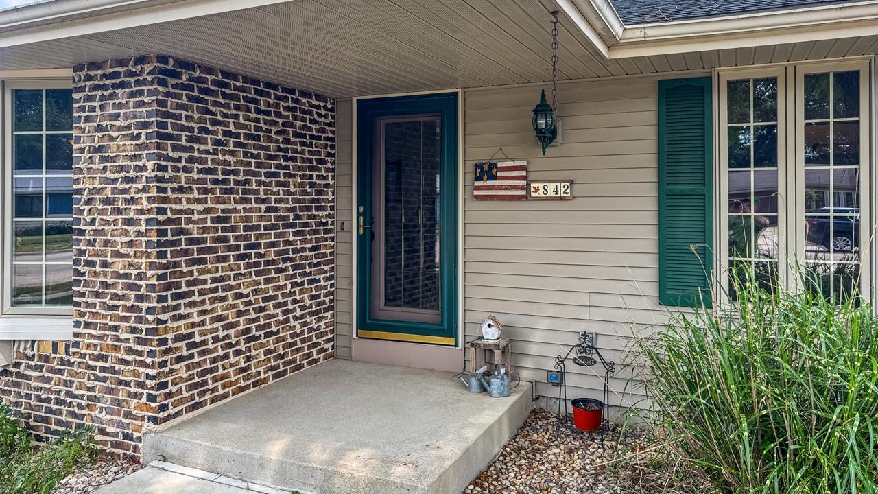 842 N Wright Road