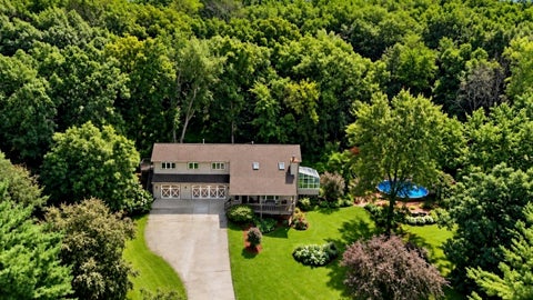 Photo of 4044 Oak Park Road, Deerfield, WI 53531 (MLS # 2034167)