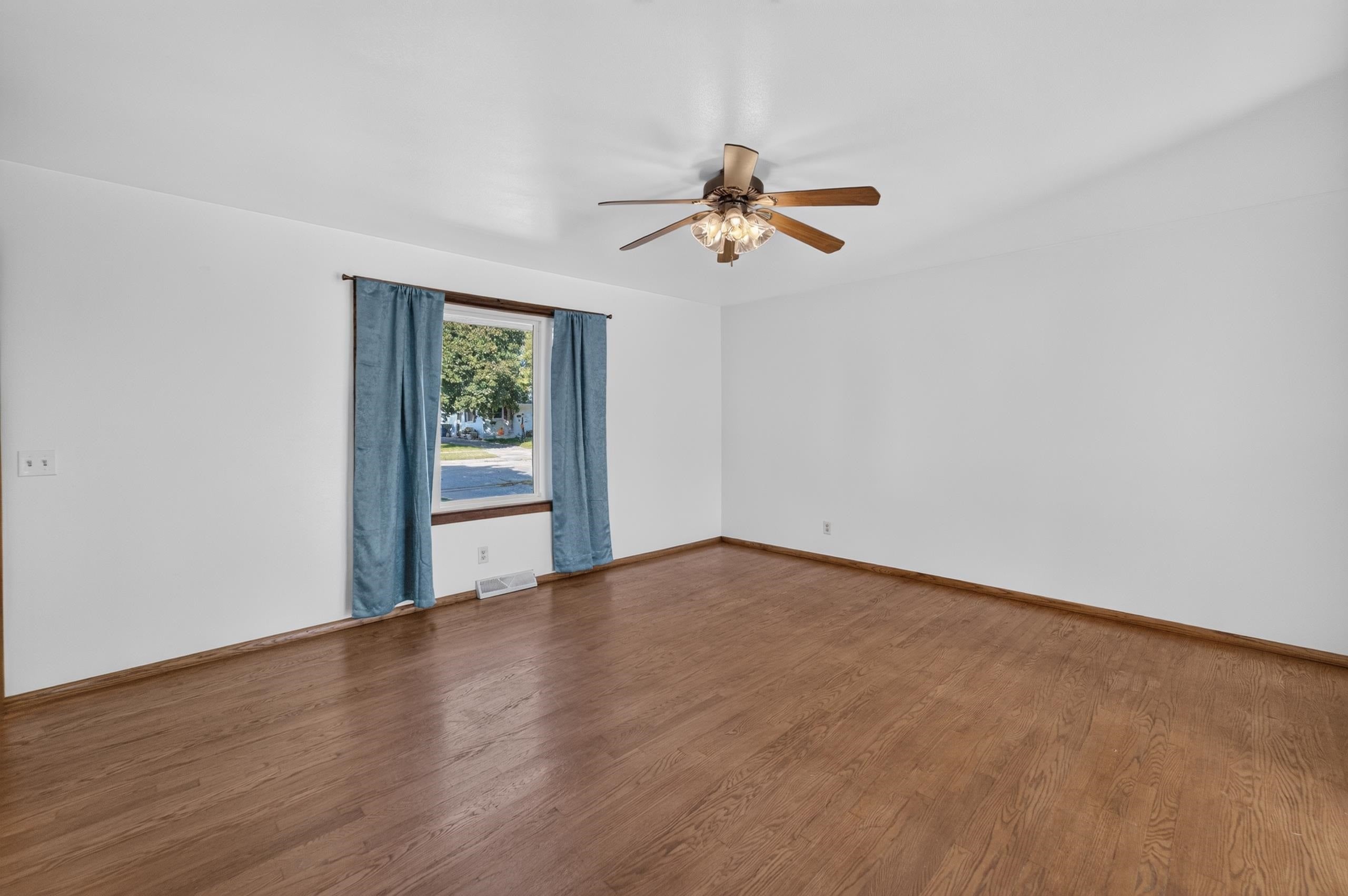 1513 Roosevelt Avenue