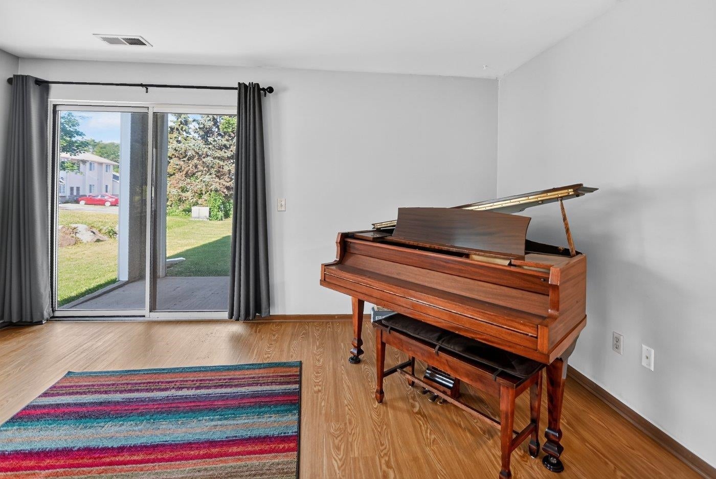 952 Rockefeller Lane