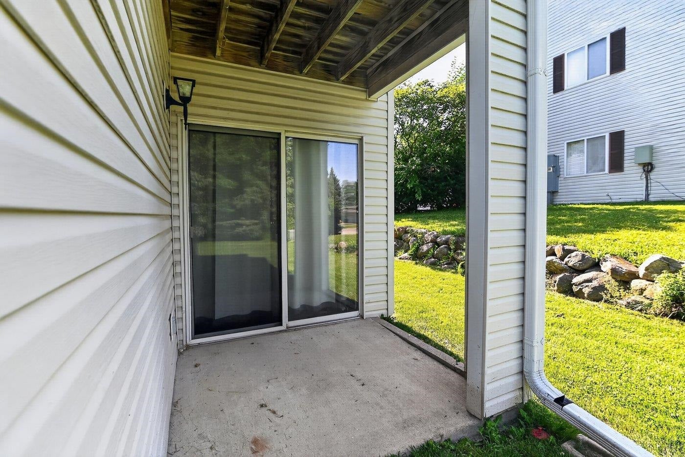 952 Rockefeller Lane