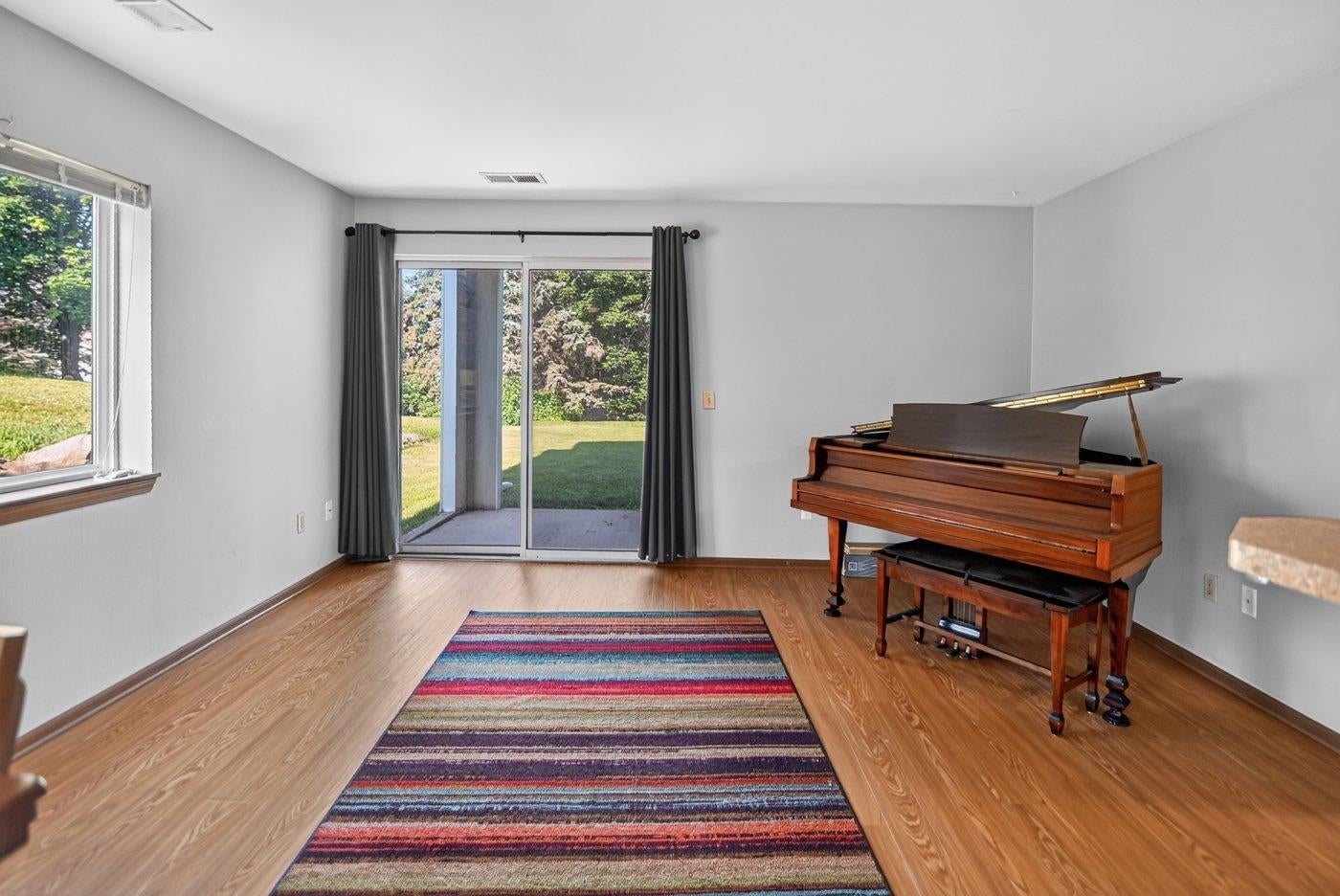 952 Rockefeller Lane