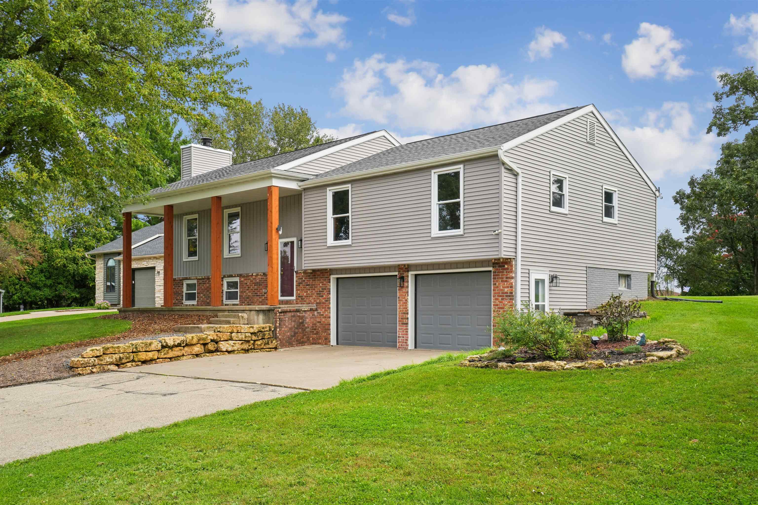 975 Hillcrest Circle