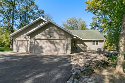 Photo of 831 Island Court, Baraboo, WI 53913 (MLS # 2015895)
