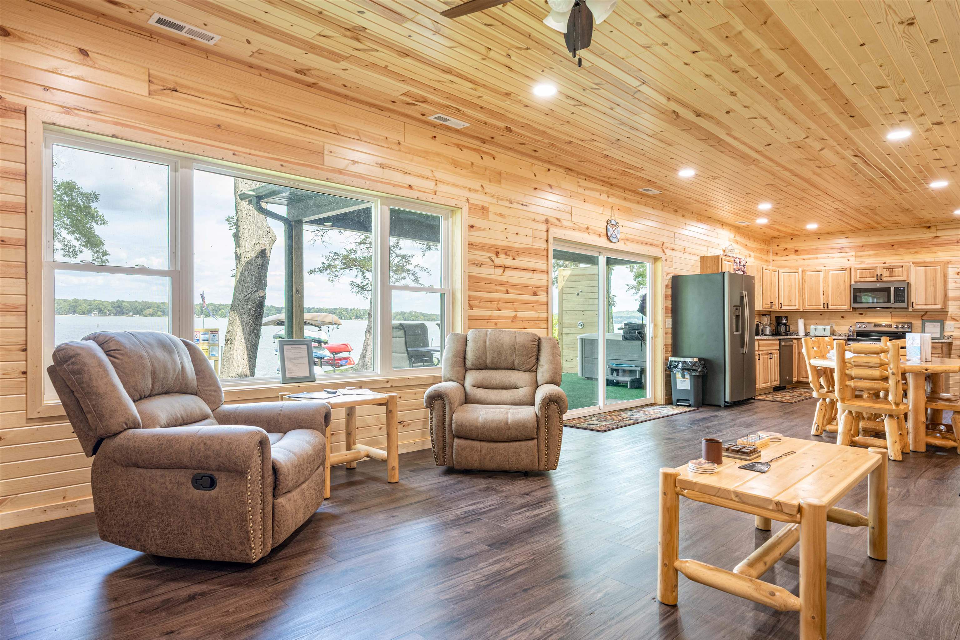 Briggsville, Wisconsin 53920, United States, 3 Bedrooms Bedrooms, ,2 BathroomsBathrooms,Residential,Active,203810